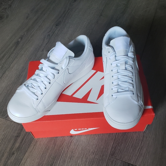 Nike Shoes - NWT White Nikes